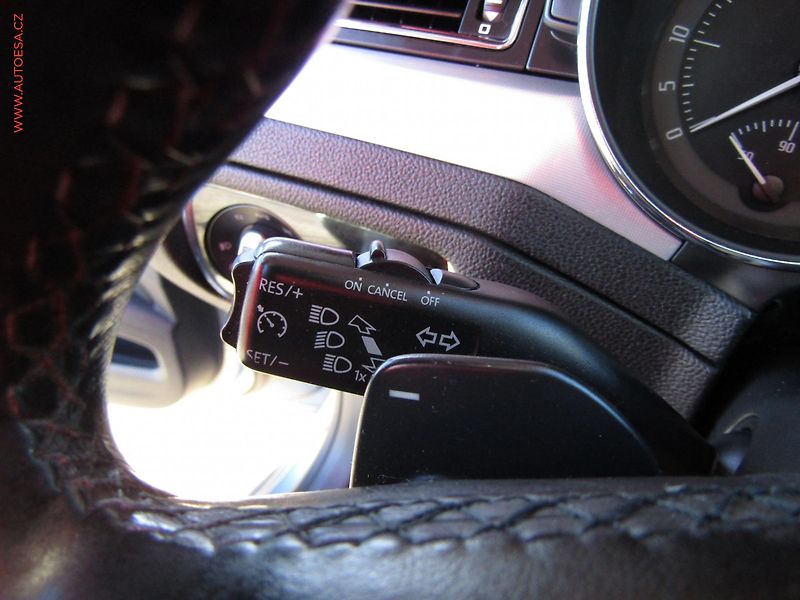 Škoda Superb (2012) 2.0 TDi, DSG - fotka 13 z 19