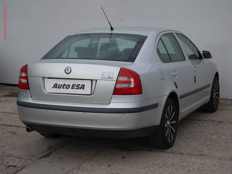 Škoda Octavia (2006) 1.6i, Klima - fotka 6 z 15