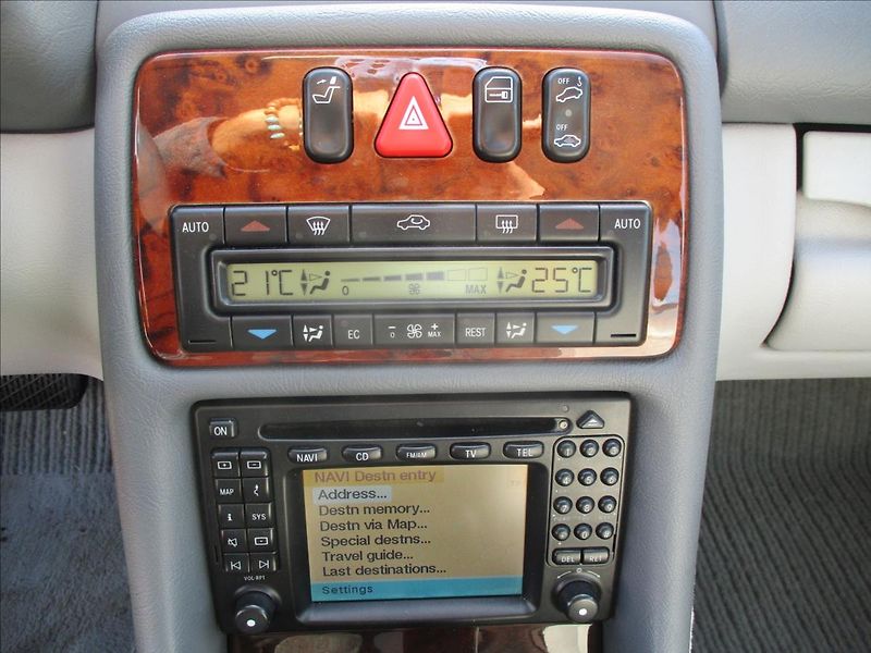 Mercedes-Benz CLK 2,0 i 150kw Kompressor Automat - fotka 16 z 29