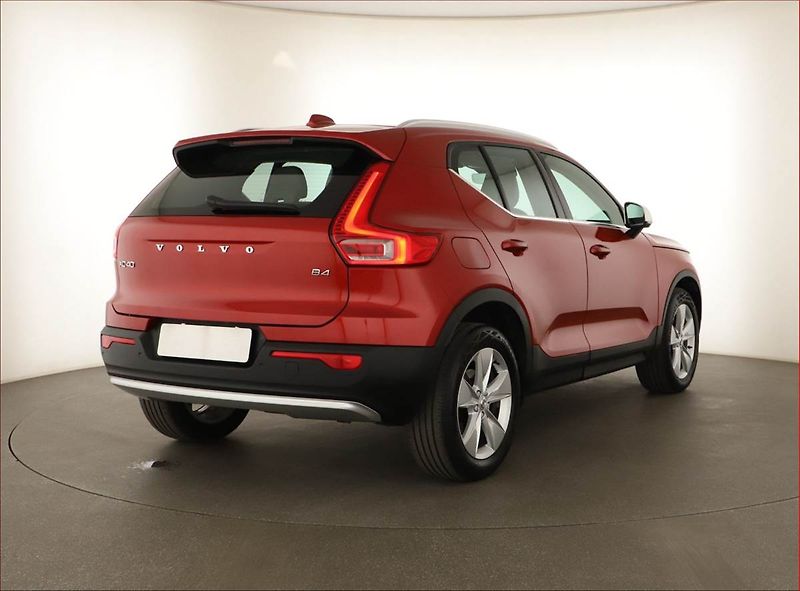 Volvo XC40 (2022) Plus B4 - fotka 5 z 17