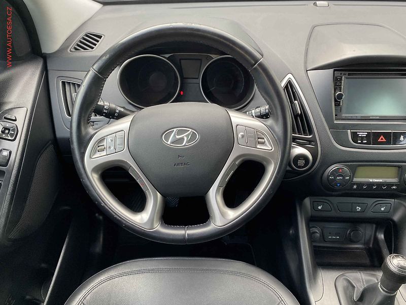 Hyundai ix35 (2011) 2.0i - fotka 11 z 16