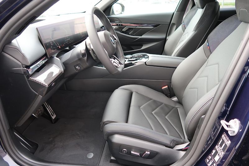 BMW Řada 5 540d xDrive Touring - fotka 2 z 9