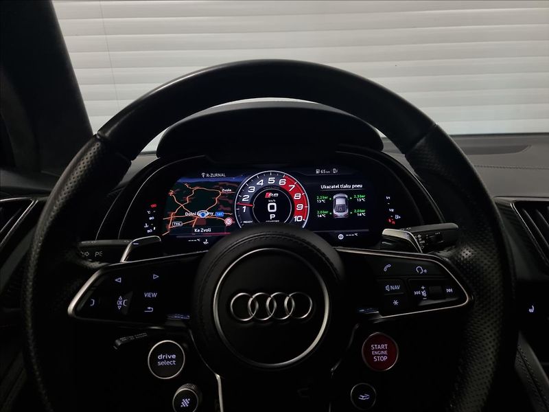 Audi R8 5,2 FSI V10 plus QUATTRO Ceram - fotka 16 z 41
