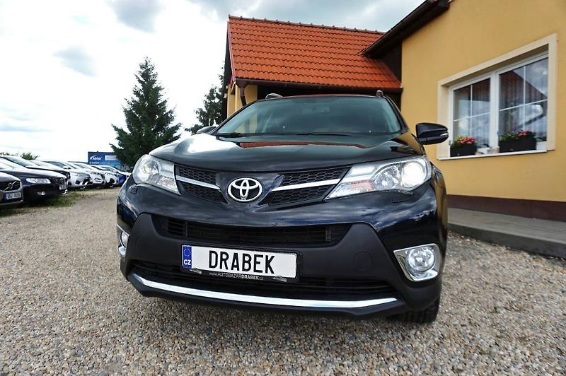 Toyota RAV4 (2015) 110 kW - fotka 10 z 46