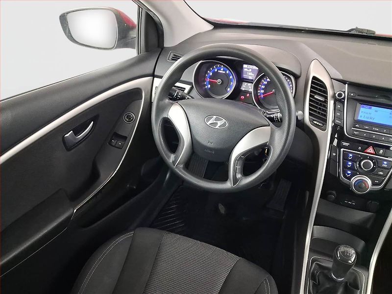 Hyundai i30 (2015) 1.6 MPI - fotka 7 z 19