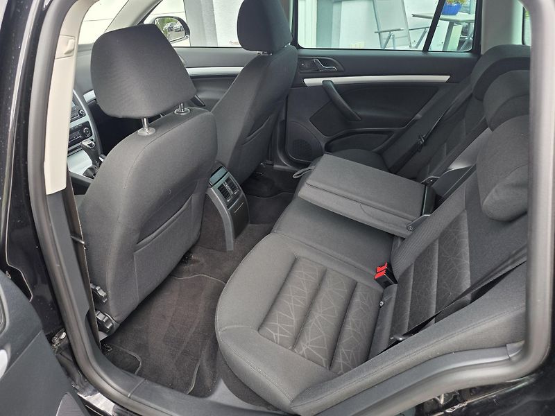 Škoda Octavia (2012) 1.4TSI 90kW ELEGANCE TAŽNÉ - fotka 9 z 19