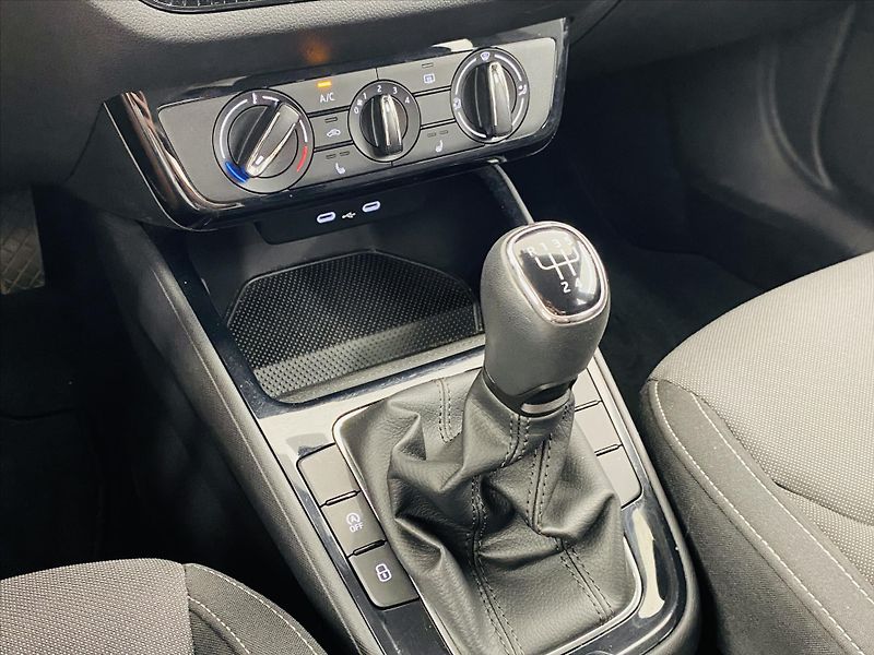 Škoda Fabia 1,0 TSI 70kW Selection - fotka 16 z 23