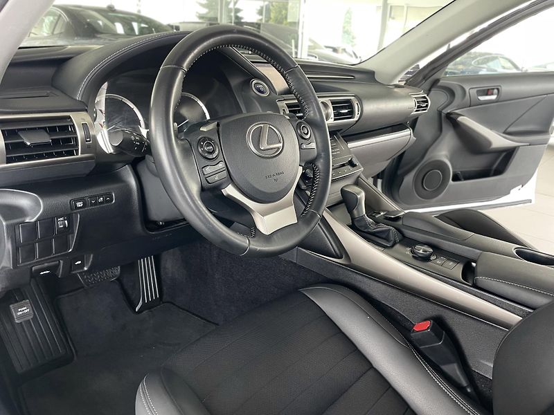 Lexus IS 300h IS 300h*AUT*Hybrid*Kamera* - fotka 11 z 31