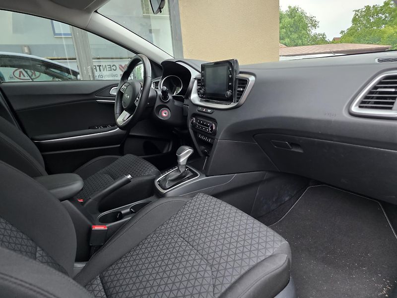 Kia Ceed 1.5-1. MAJ.-V ZÁRUCE-TOP STAV - fotka 10 z 12