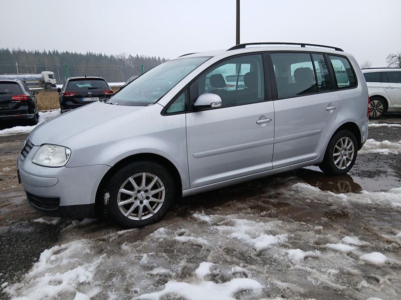 Volkswagen Touran 1.6 FSI, ALU - fotka 14 z 27