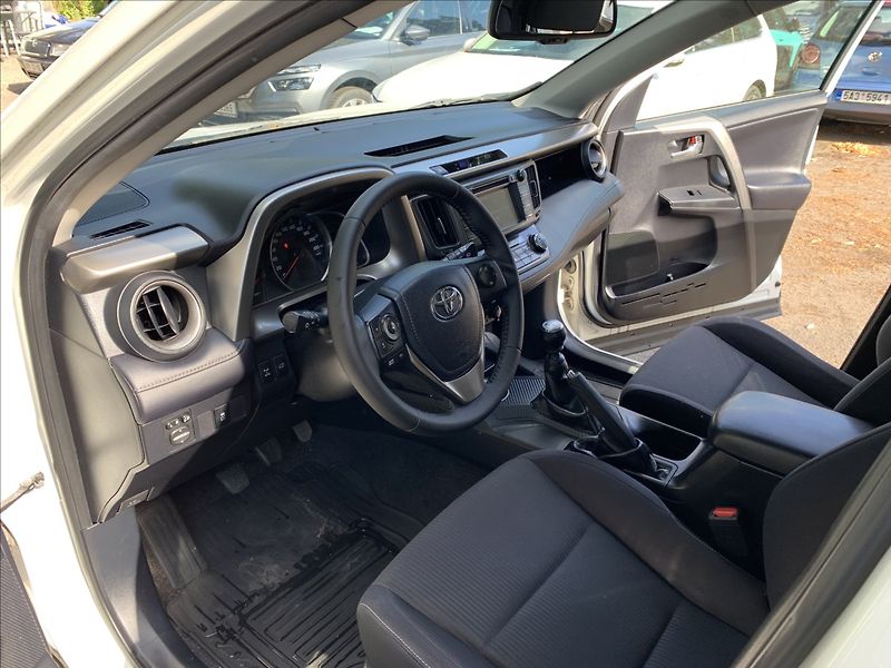 Toyota RAV4 2,2 D-4D AWD,ČR - fotka 18 z 25