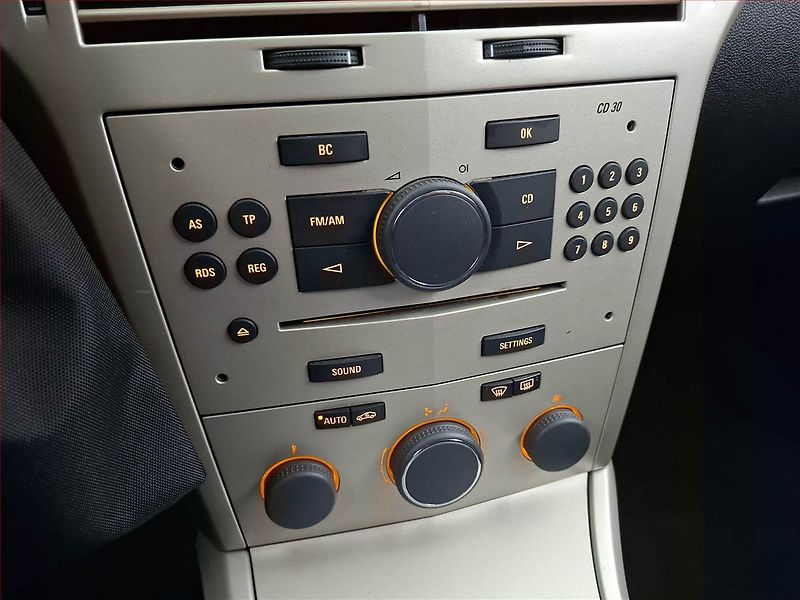 Opel Astra (2007) 1.4 16V, Automat - fotka 15 z 16
