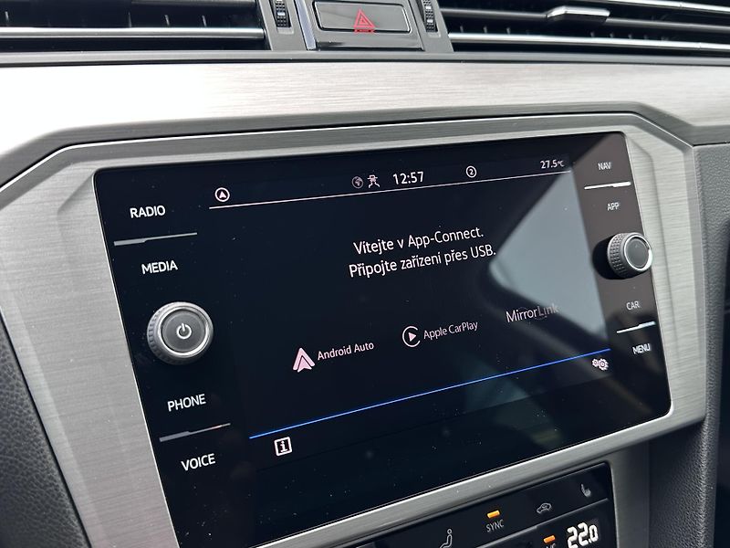Volkswagen Passat 20TDI DSG Basic - fotka 16 z 21