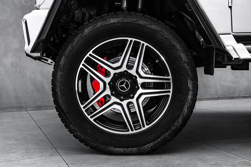Mercedes-Benz Třídy G 4x4 2 AMG Designo Carbon - fotka 2 z 29