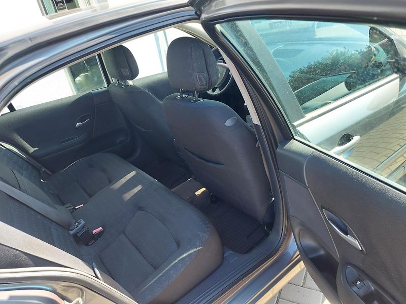 Renault Laguna (2007) II. 2.0i-16v - fotka 21 z 22