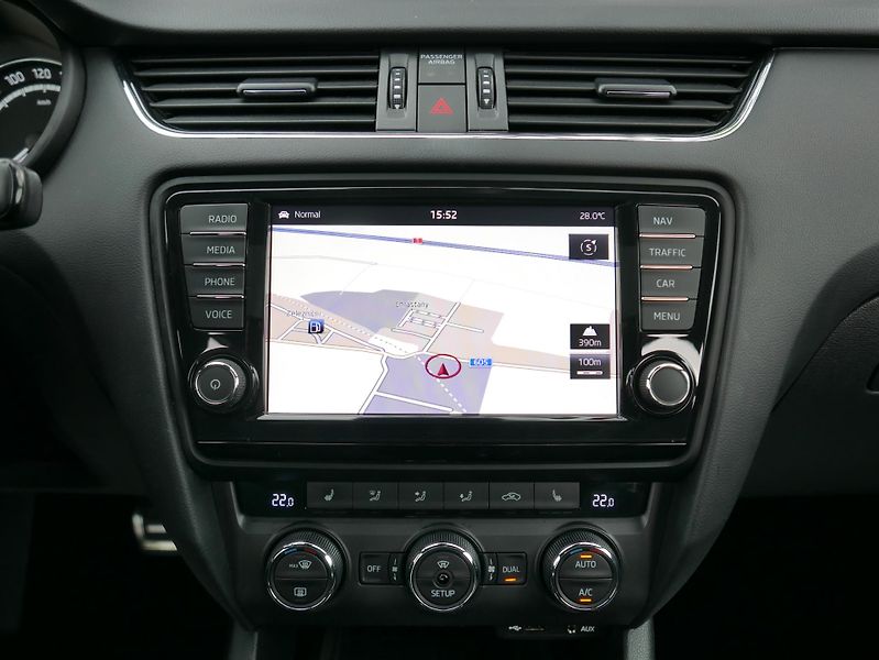 Škoda Octavia RS 2,0TSI Panorama REZERVACE - fotka 36 z 43