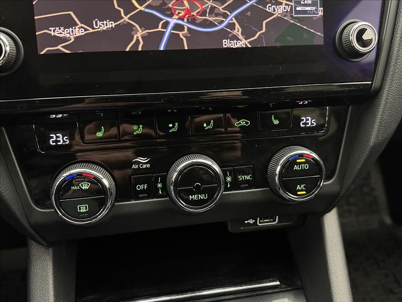 Škoda Octavia 2,0 LED STYLE NAVI KEYLESS CZ - fotka 26 z 42