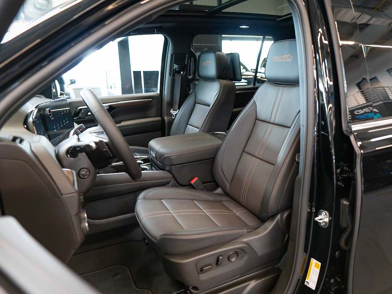 Chevrolet Suburban (2026) 6.2 V8 High Country 2,5 Lift - fotka 19 z 47