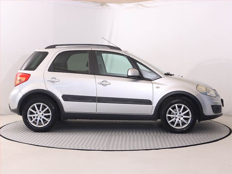 Suzuki SX4 (2010) 1.6 VVT, Serv.kniha, po STK - fotka 6 z 16