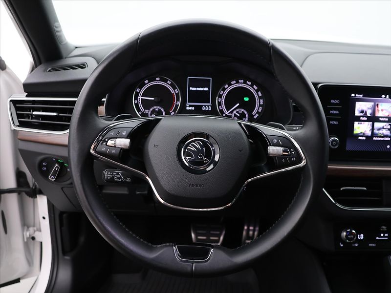 Škoda Kamiq 1,5 TSI 110kW DSG Scoutline CZ - fotka 18 z 38