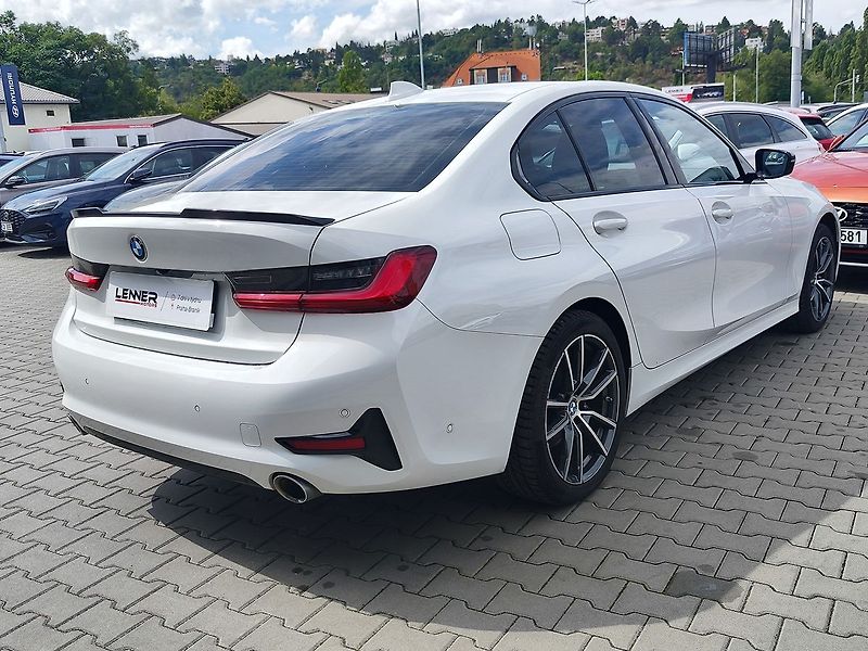 BMW Řada 3 2.0 320i/135kW Sport Line AT - fotka 5 z 29