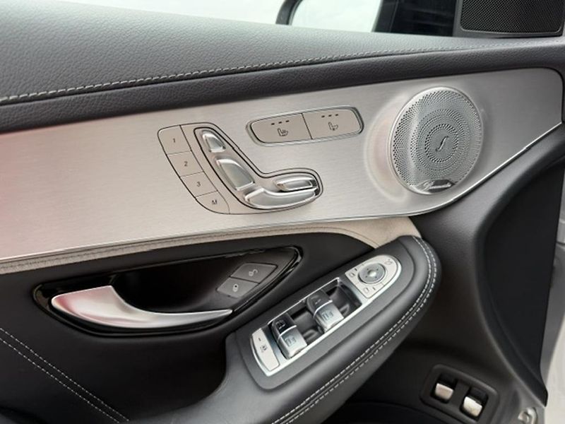 Mercedes-Benz GLC AMG GLC 63S 4MATIC+ V8 BITURBO - fotka 16 z 46