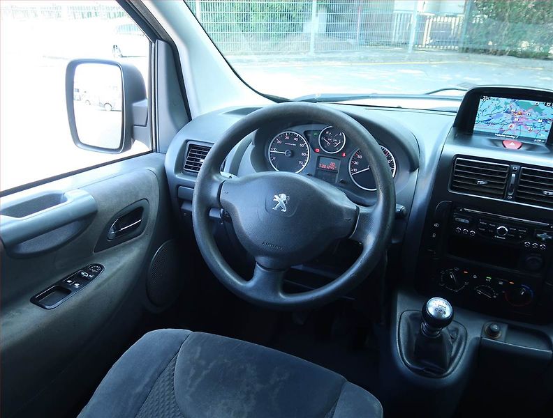 Peugeot Expert (2013) 2.0 HDi, Bus, 5Míst, 1Maj - fotka 7 z 22