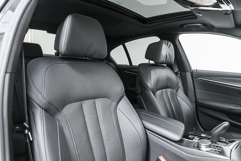 BMW Řada 5 545e xDrive Msport*1.majitel - fotka 15 z 38