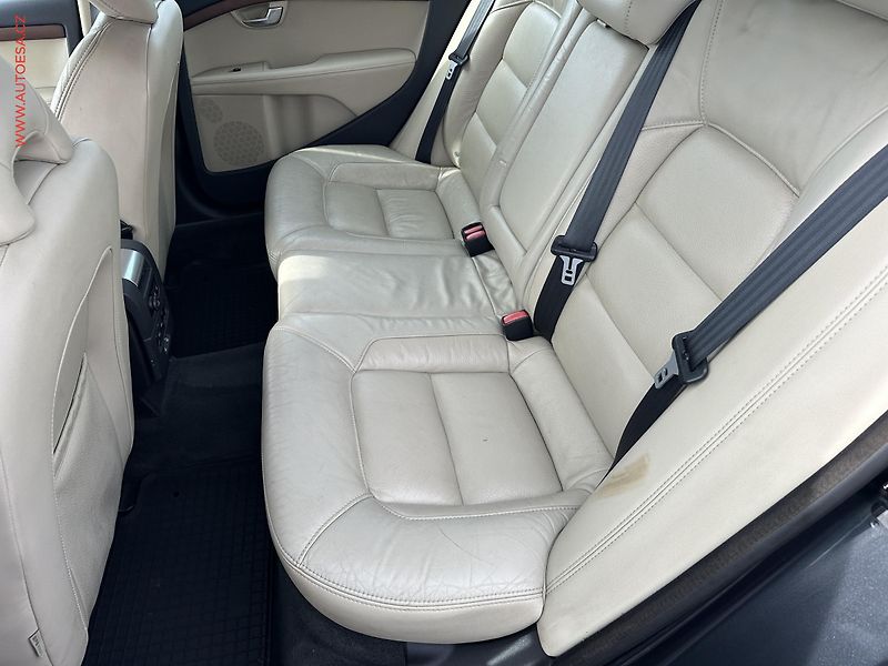 Volvo S80 (2010) 2.4, Navi, xenon, kůže - fotka 10 z 18