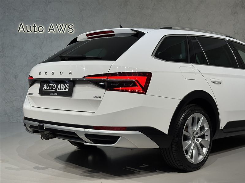 Škoda Superb 2,0 TDi  DSG 4x4 Scout Virtual - fotka 12 z 50