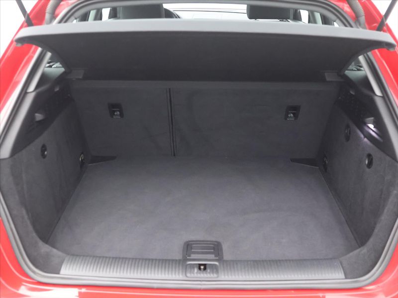 Audi A3 1,6 TDI 81kW Automat CZ - fotka 10 z 28