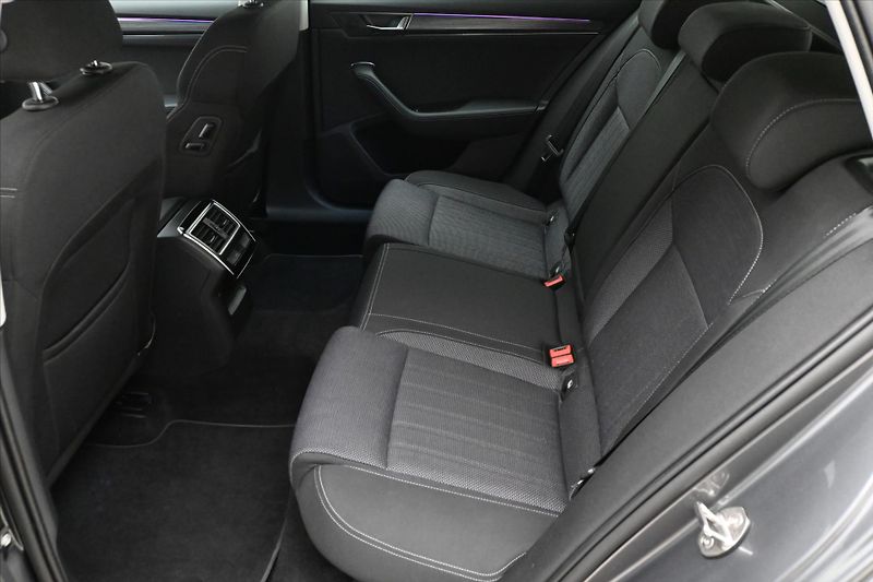 Škoda Superb 2,0 TDI 110 kW DSG Style Záruk - fotka 14 z 30