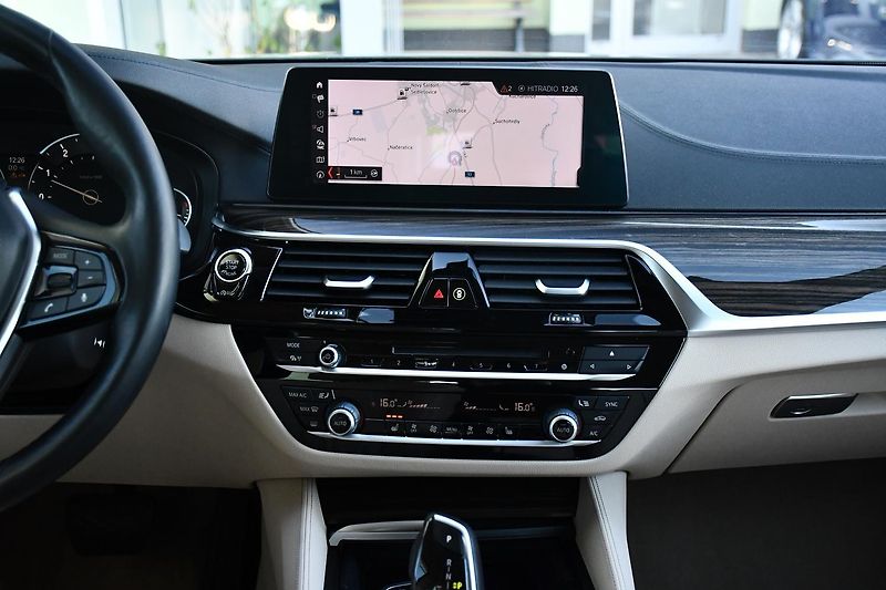 BMW Řada 5 540i xD LUXURY LINE HUD - fotka 7 z 35