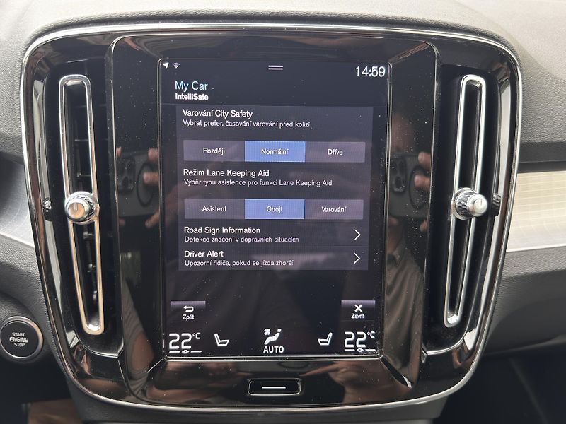 Volvo XC40 T2 FWD MOMENTUM // 1. maj. - fotka 34 z 41