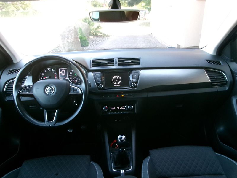 Škoda Fabia 1,2 TSI AUTOKLIMA TAŽ NAVI - fotka 13 z 29