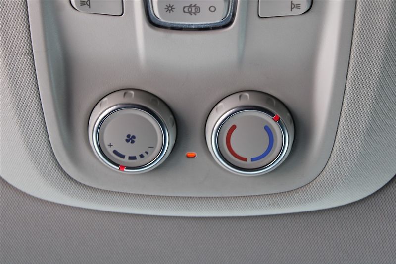Citroën SpaceTourer 2,0 HDi  1.MAJ,A/T,DPH,8MÍST - fotka 31 z 41