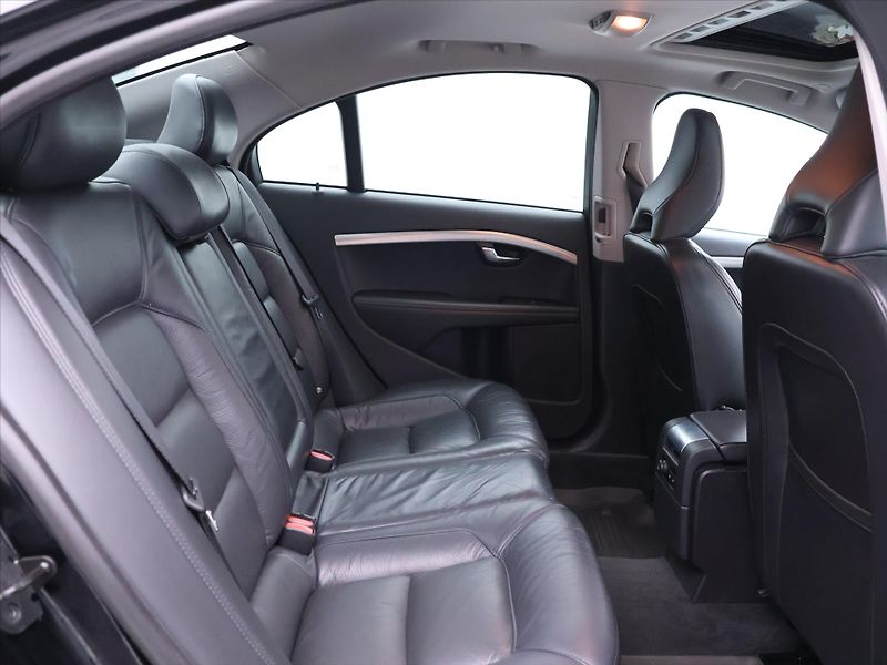 Volvo S80 2,4 D5 158kW DPH Aut. - fotka 13 z 31