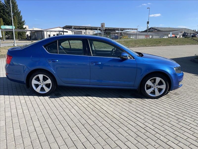Škoda Octavia 1,8 i 132kw DSG Style Xenon LE - fotka 34 z 35