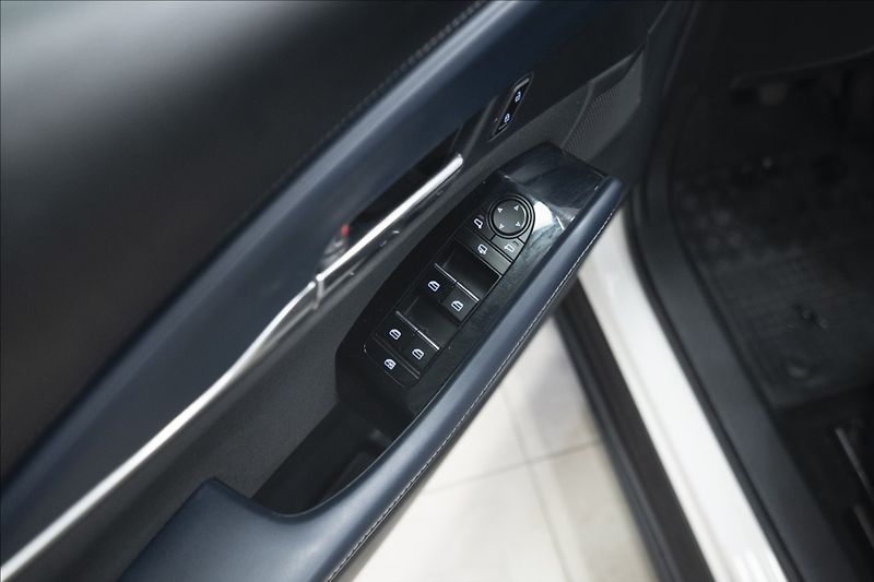 Mazda CX-30 2,0 SKYACTIV-G NAVI KAMERA ČR - fotka 18 z 41
