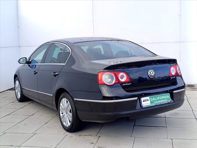 Volkswagen Passat 2,0 TDi Bi-xenon,Kůže,Tempomat - fotka 10 z 30