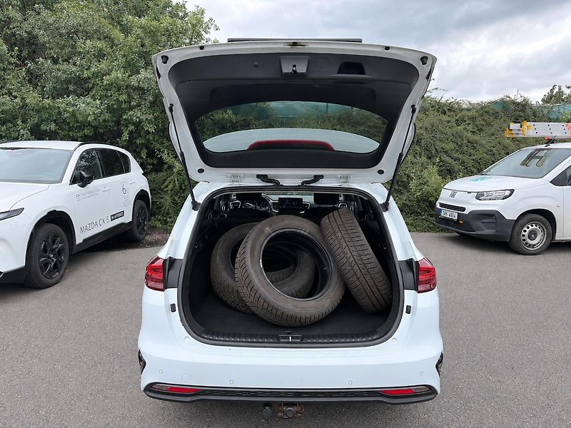 Kia Ceed (2023) 1.5T-GDI 118kW ,ČR,Exclusive  - fotka 5 z 6