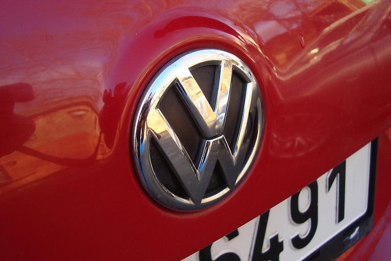 Volkswagen Golf (2011) VI.1.6TDi,ČR,S.kn1.MajSTK 8/27 - fotka 16 z 67