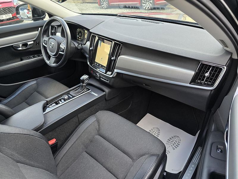 Volvo V90 D4 2,0 140kW 4x4 DPH MOMENTUM - fotka 13 z 45