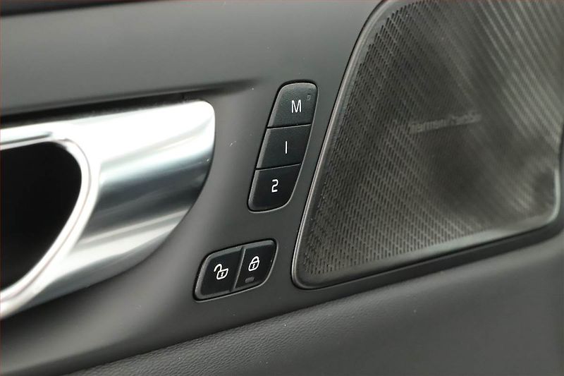 Volvo S60 (2023) B4 - fotka 10 z 20