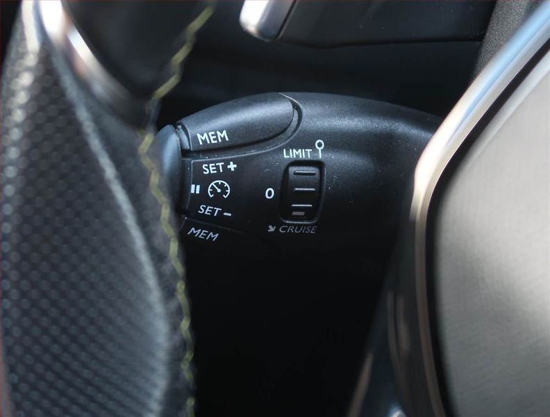 Peugeot 208 (2020) GT Pack 1.2 PureTech, Automat - fotka 20 z 21