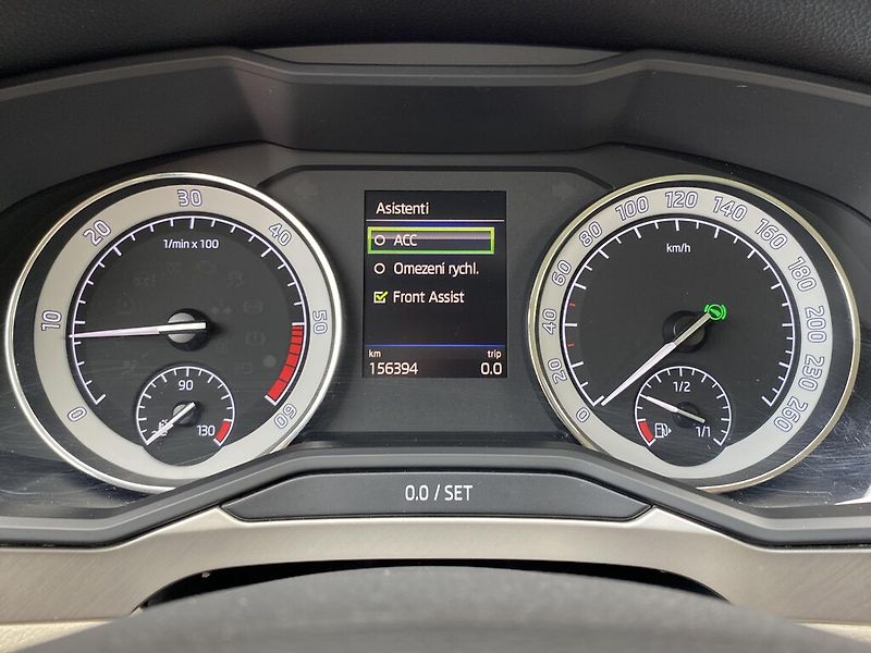 Škoda Superb 2,0 TDI 110 kW Style DSG - fotka 9 z 28