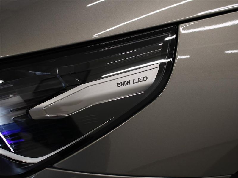 BMW Řada 5 550e xDrive M-paket Bowers   3 - fotka 30 z 32