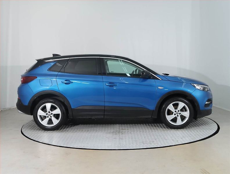 Opel Grandland X (2018) 1.2 Turbo, Kůže, Tempomat - fotka 6 z 16