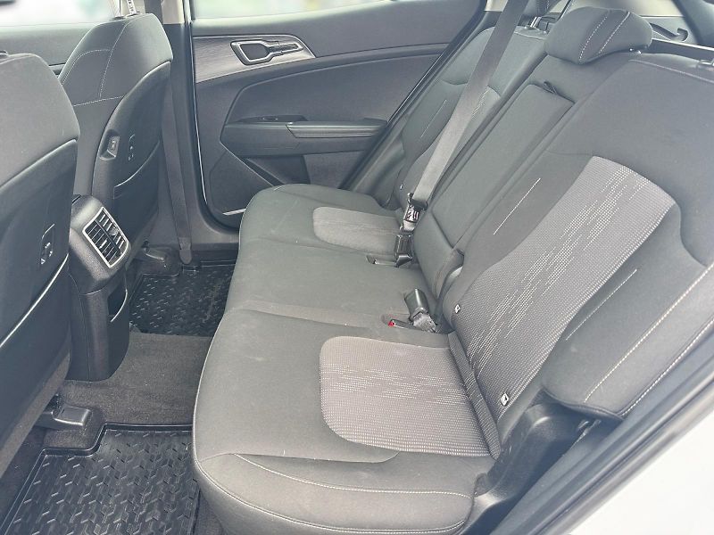 Kia Sportage (2022) EXCLUSIVE 1.6TGDI 110kW CZ DPH - fotka 8 z 11