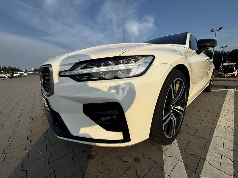 Volvo V60 (2019) Volvo V60 T5 R-Design | 184 kW - fotka 2 z 23